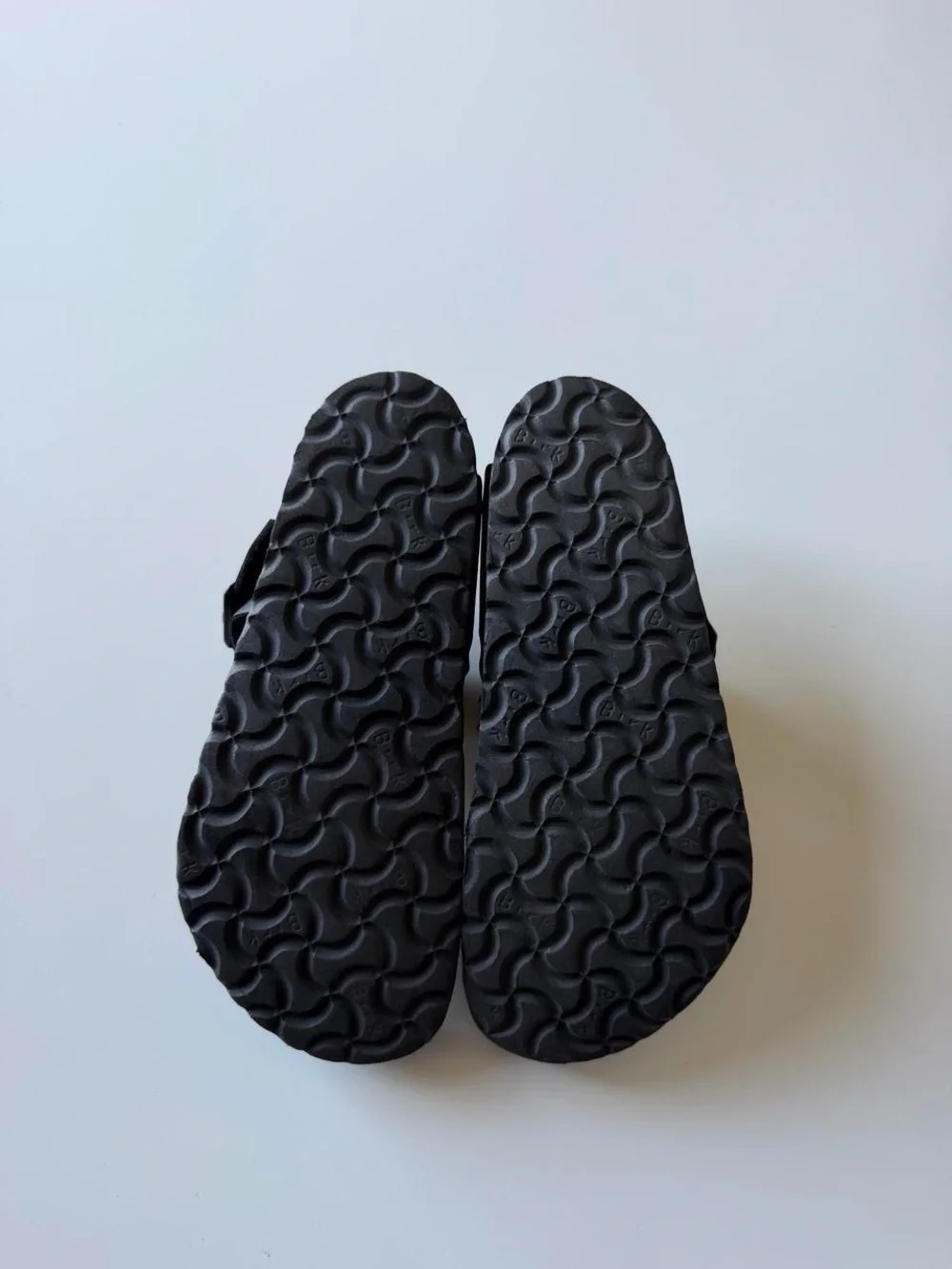 Birkenstock black gizeh sandals